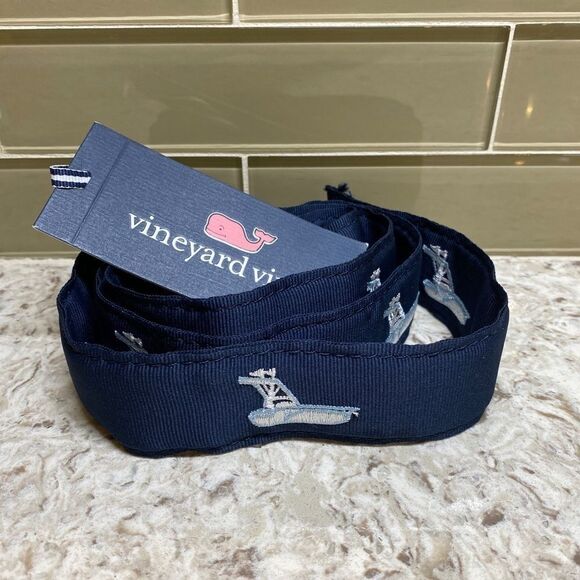 Vineyard Vines Dark Blue Belt with Embroidered Whales - Picture 1 of 2